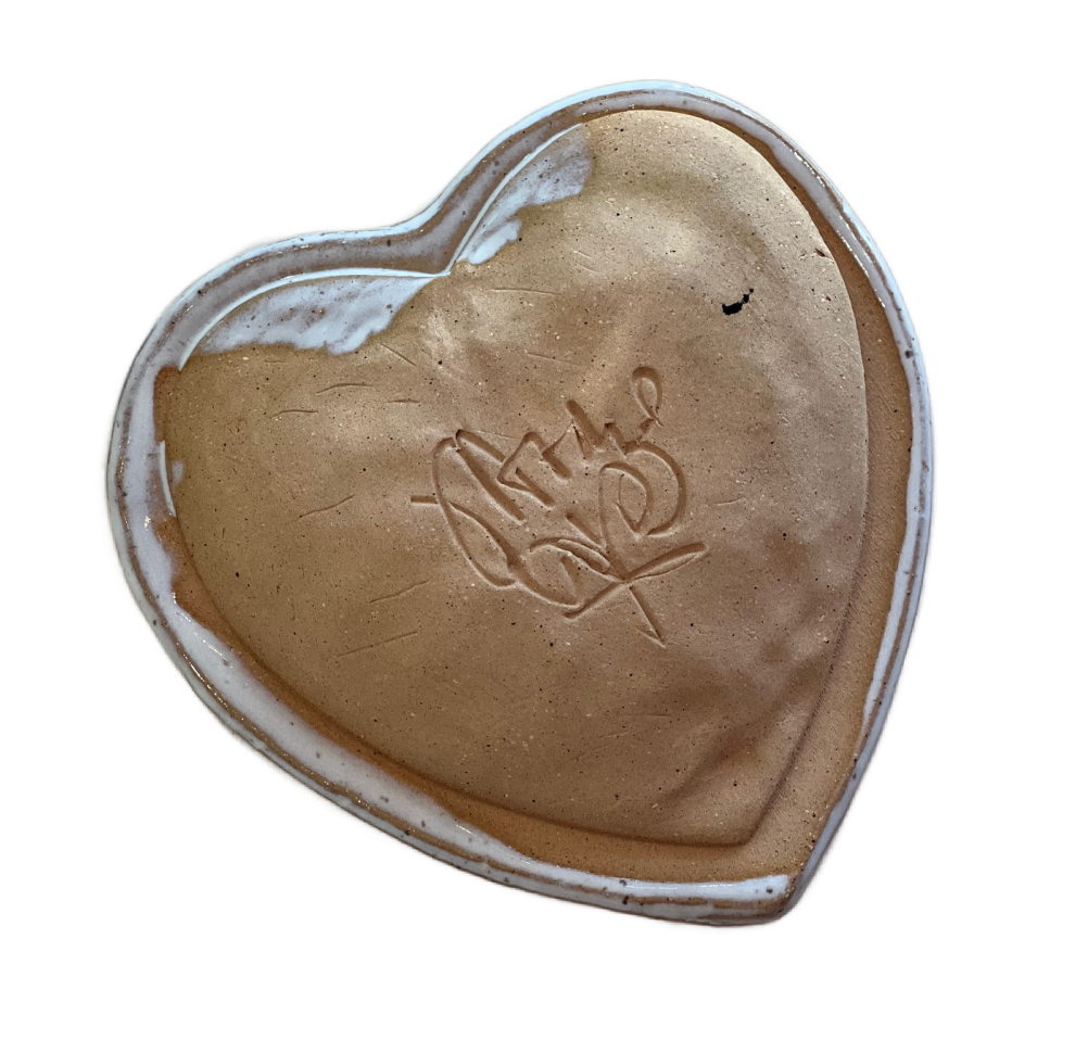 Heart Pottery with Bird – The Queen Bee